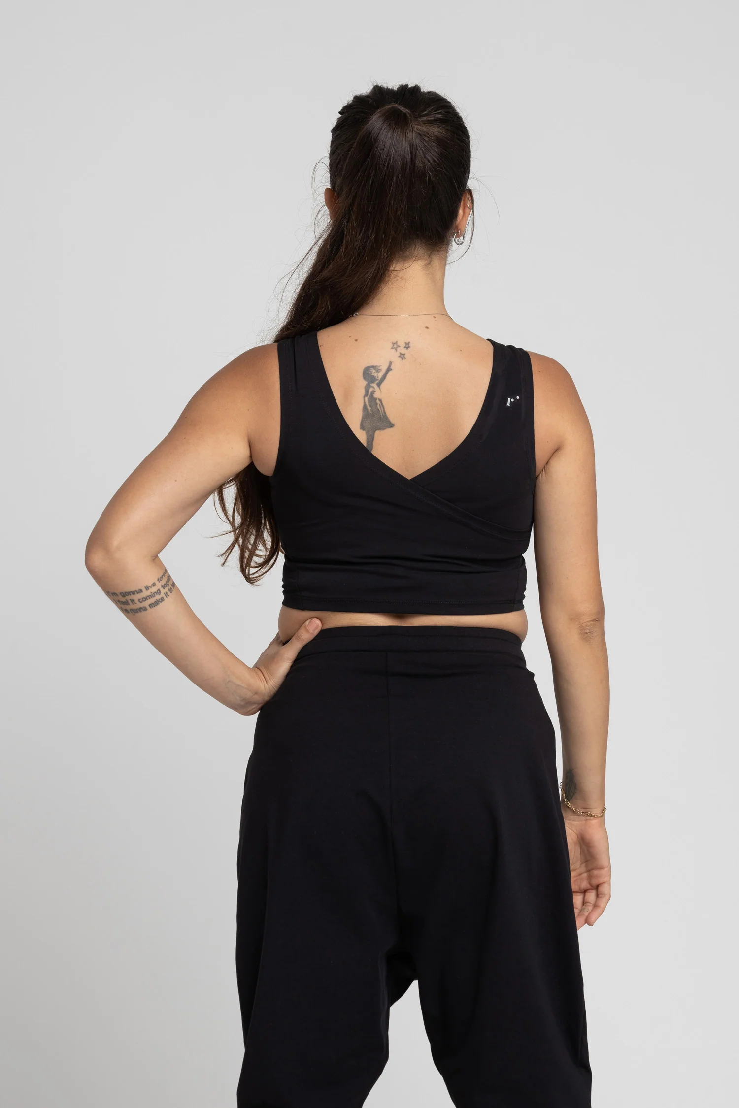 I'mPerfect V Back Cropped Tank Top 50%off - Image 2